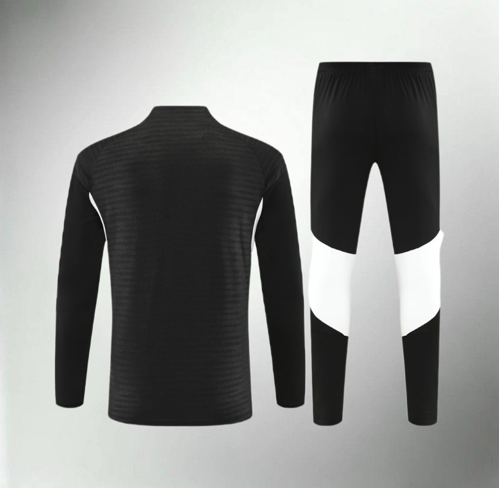 Liverpool 25/26 Black/White Tracksuit