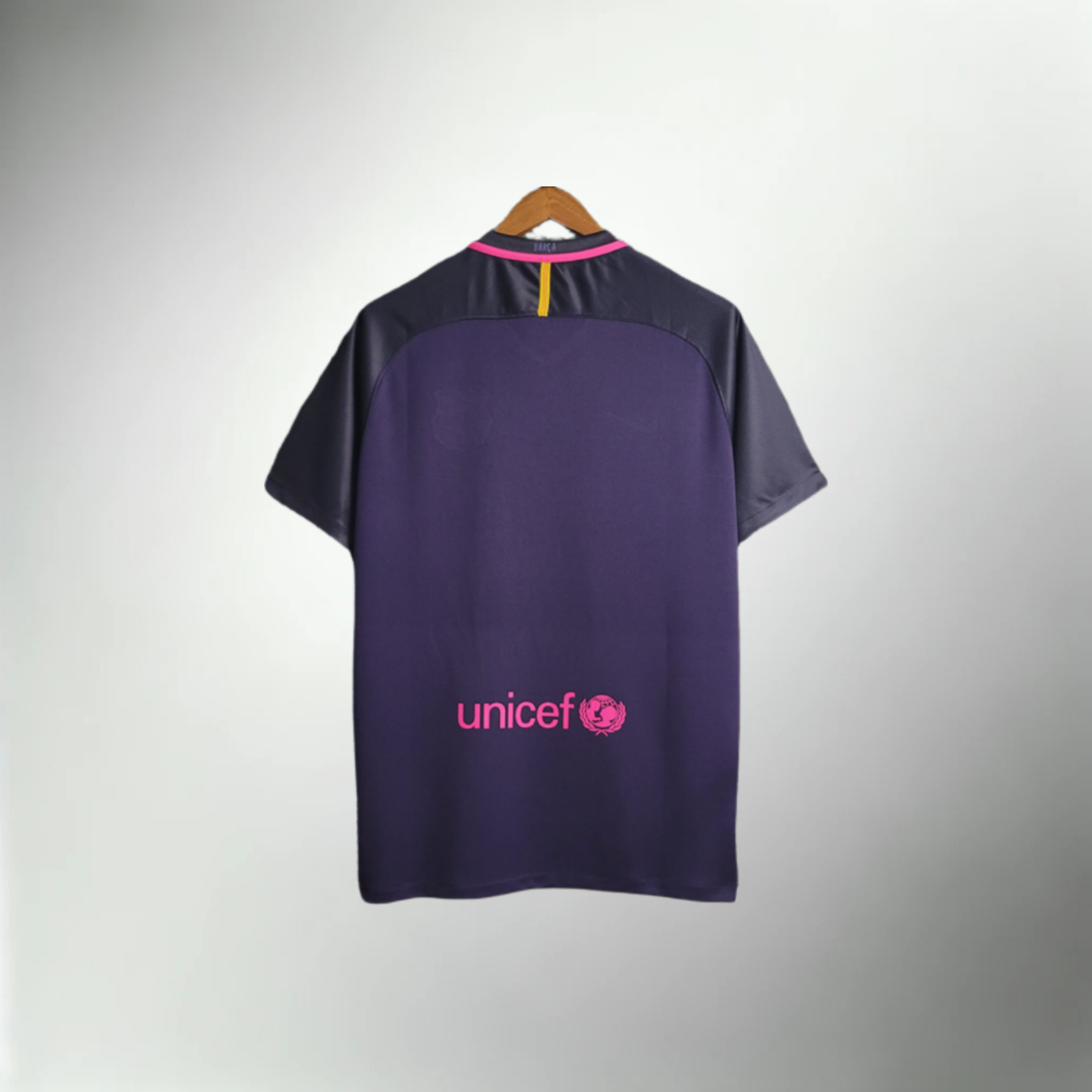 Barcelona 2016-2017 Away Kit