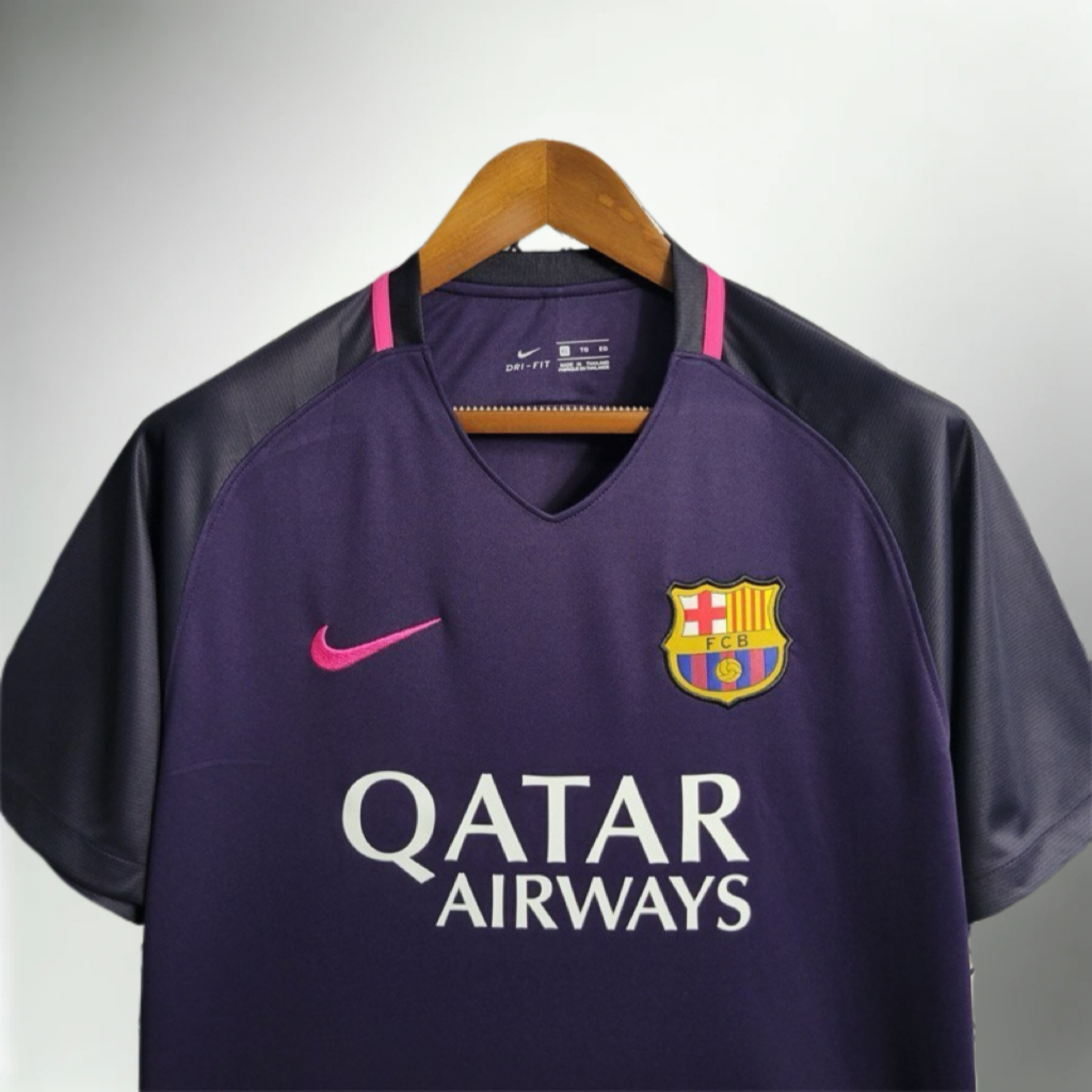 Barcelona 2016-2017 Away Kit