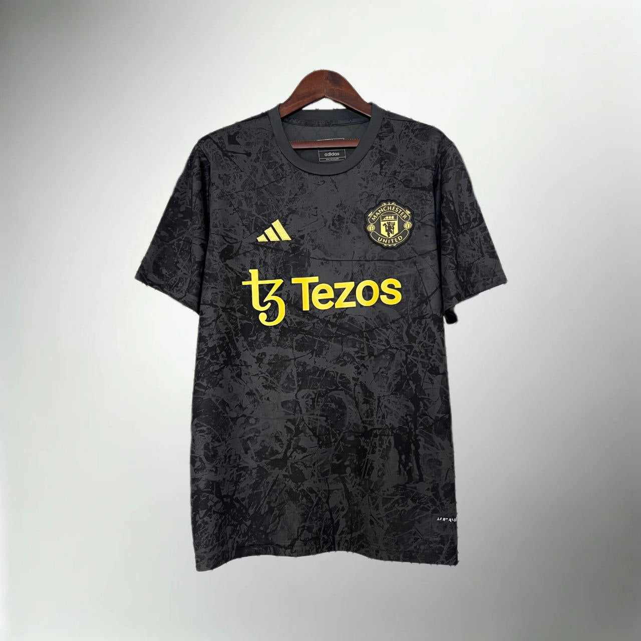 Manchester United "Shadow Strike" Special Kit