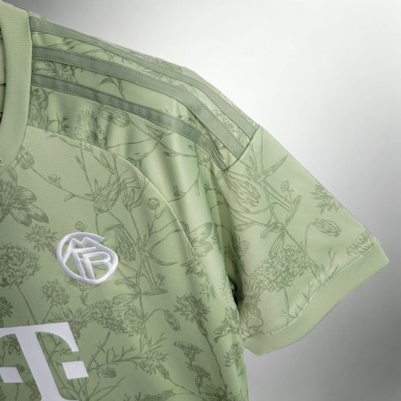 Bayern Munchen "Bavarian Blossom" Special Kit